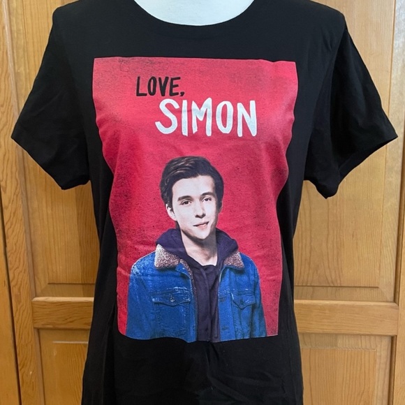 Love Simon Slim Fit T-Shirt (Large) from The “Love Simon” 2018 Movie NWOT - Picture 5 of 6
